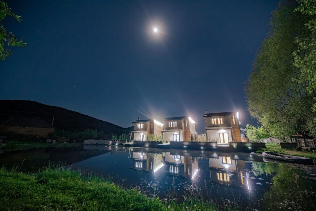 cabana natura cabana noaptea cabana 3 nopti 3 cabane cabana in natura cu lac cabana ciubar lac pensiune valcea lakeview villas